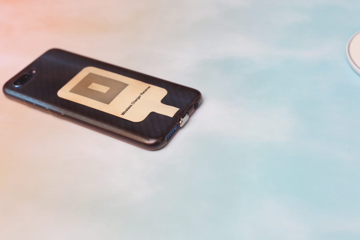 支持无线充电的手机套装,可以让我手机自动充电的软件