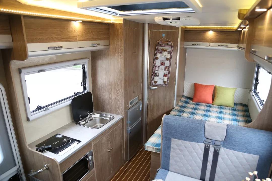 依维柯新宝迪房车,捷夫拖挂房车