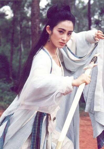 55岁张敏罕见晒照,张敏素颜