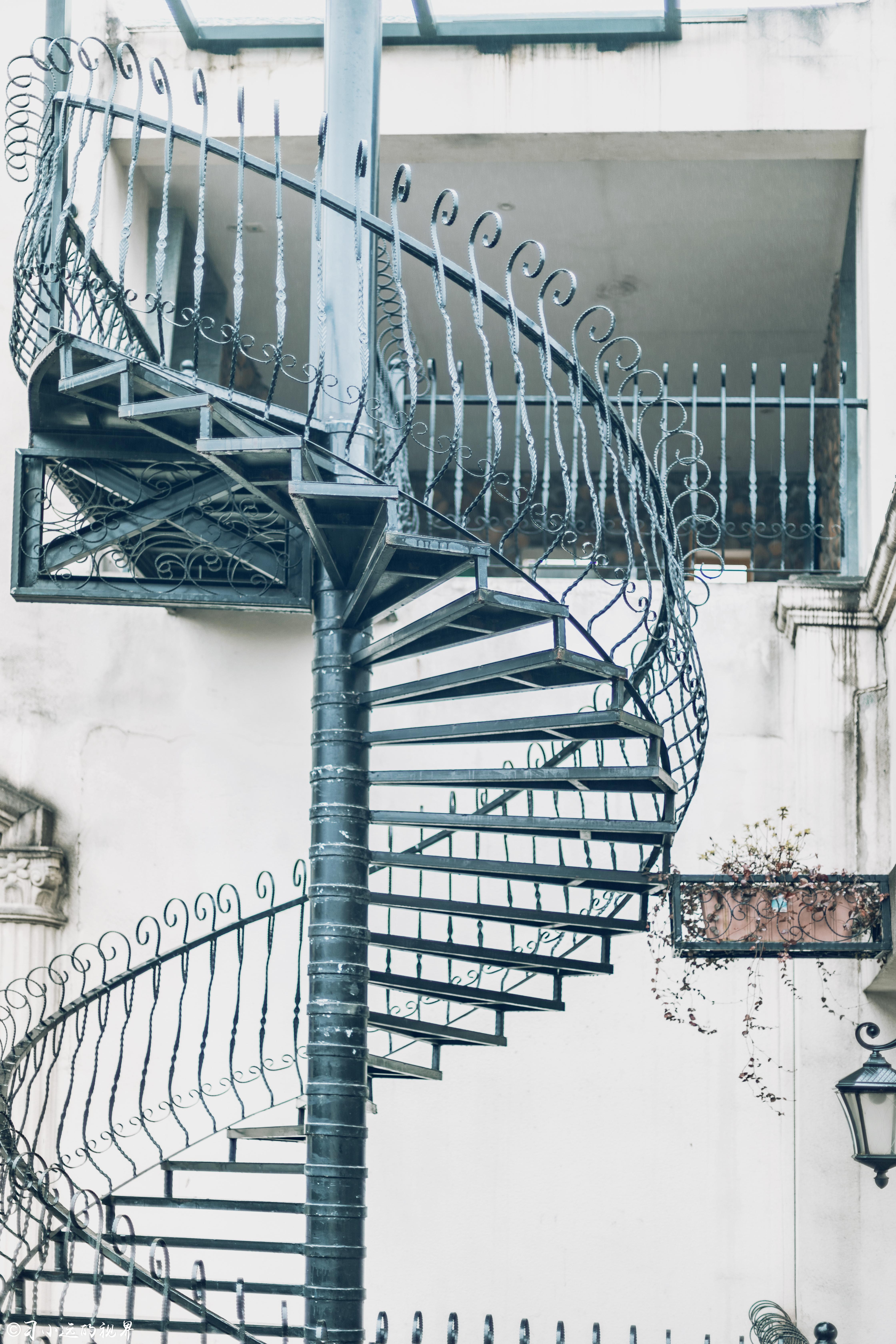 这个藏于梅花深处的幽静山庄，让你抛却繁杂，静享浮光