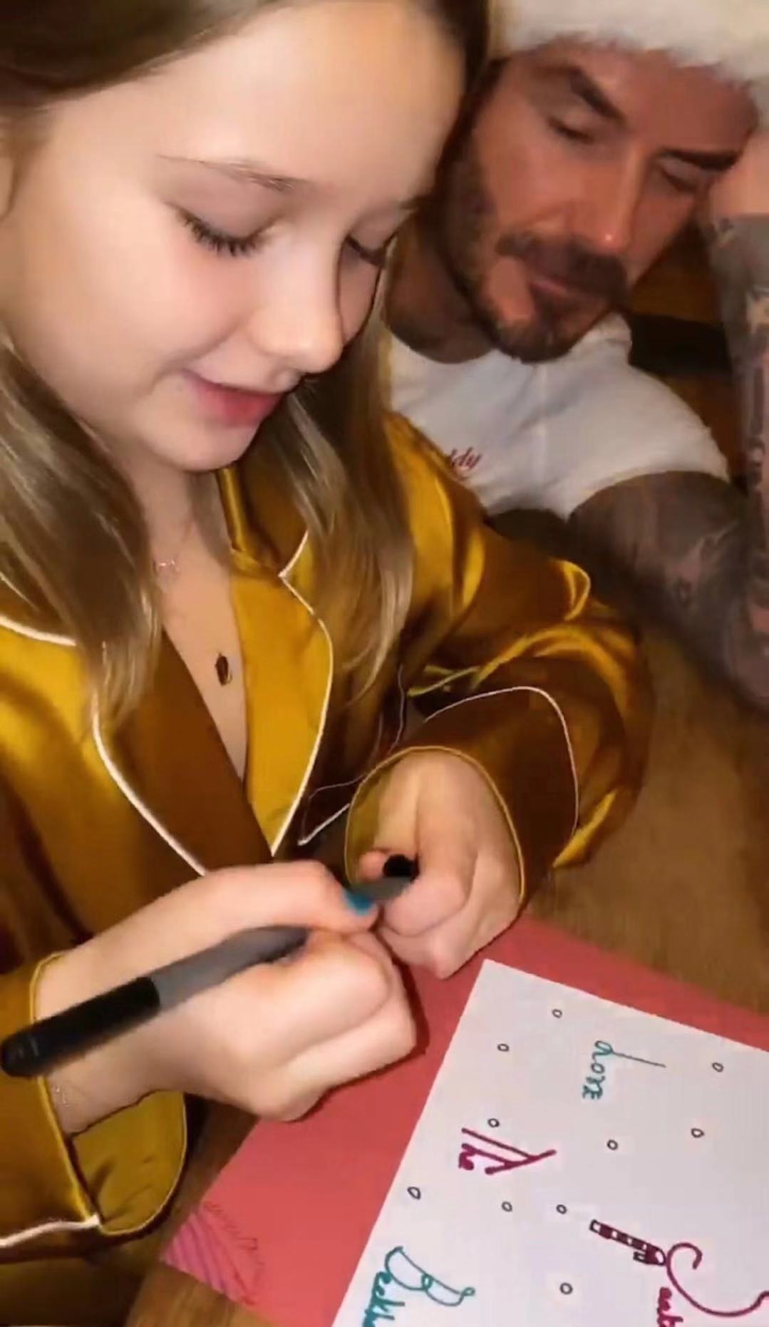 贝嫂单手抱小七,贝嫂庆生小七