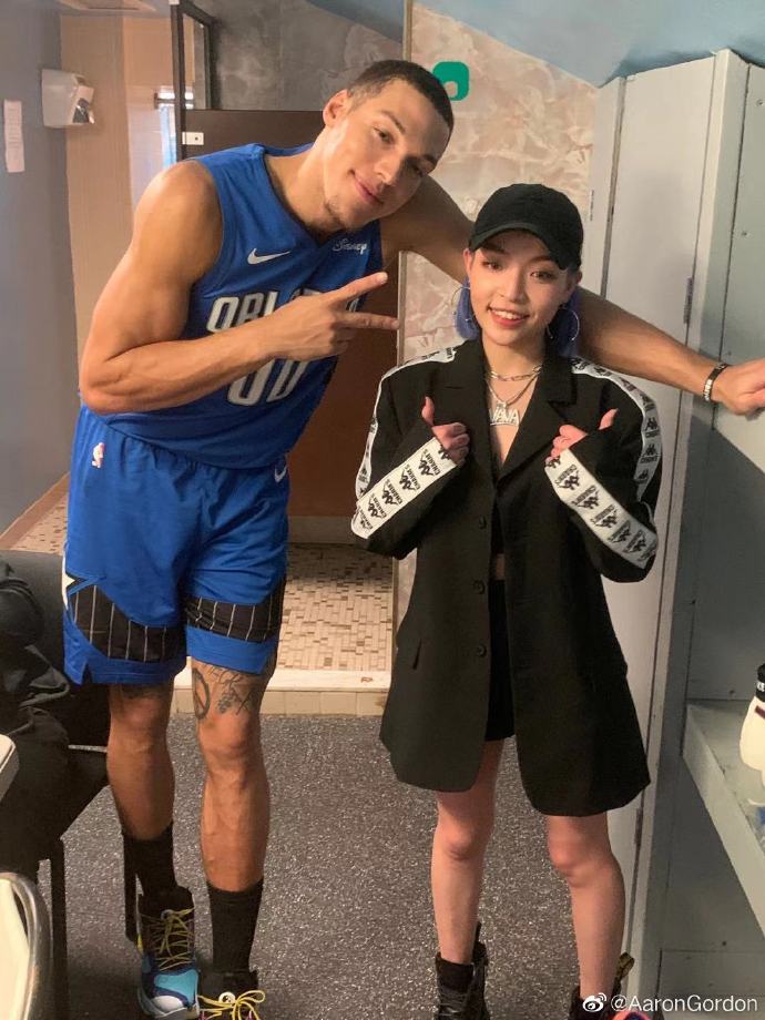 361戈登联名篮球鞋,361签约阿隆戈登