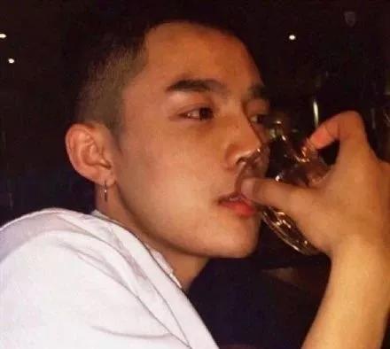 寸头好看的小哥哥,朱亚文行走的荷尔蒙寸头