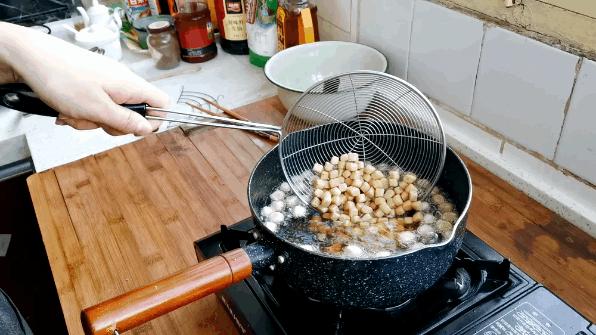 炒棋子豆怎么做好吃,棋子豆怎么做又酥又香又好吃