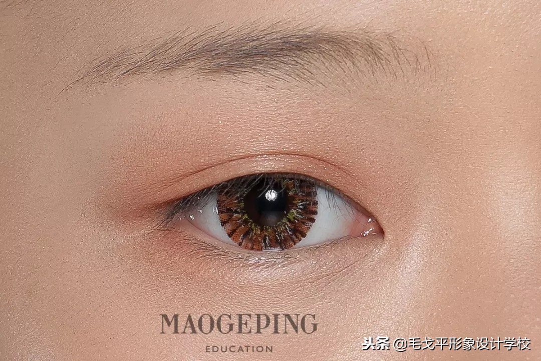 如何画出精致干净的眼妆,怎么画出整容脸