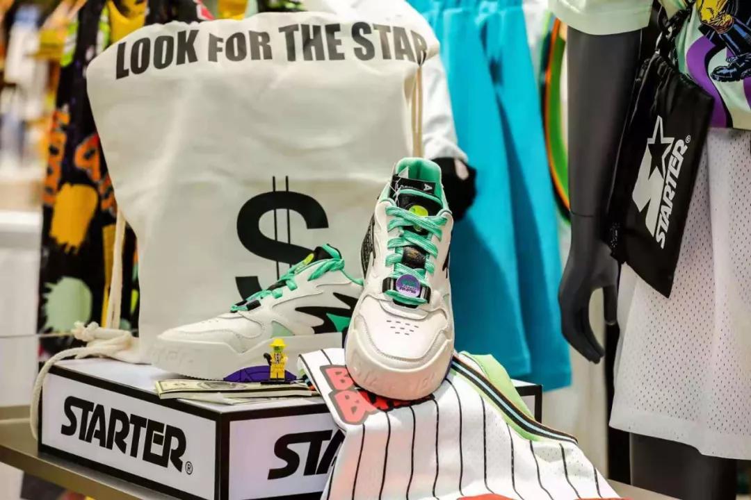 推荐一双又舒服又好看的运动鞋,好看又好穿的国货运动鞋