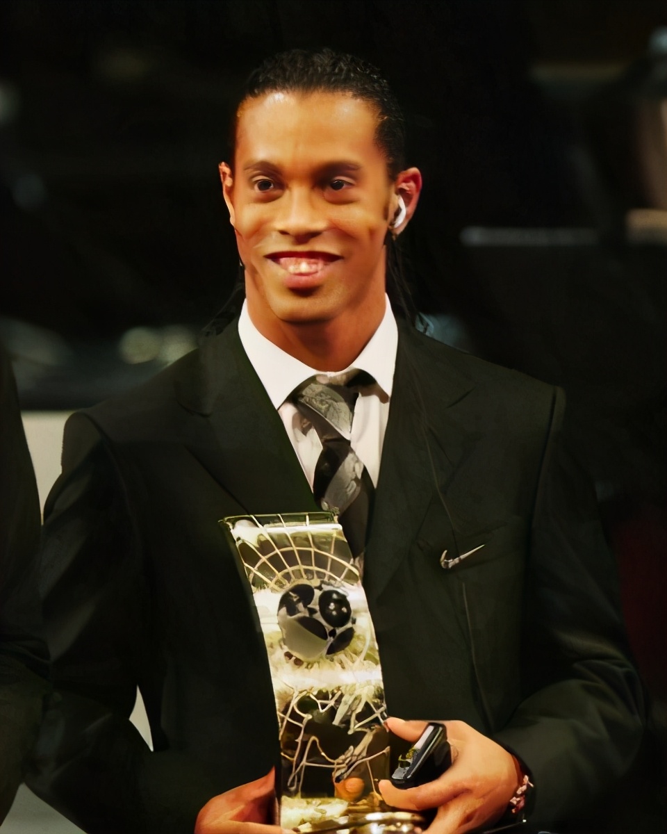 穿十号球衣的球星有哪些,身披20号球衣的足球明星