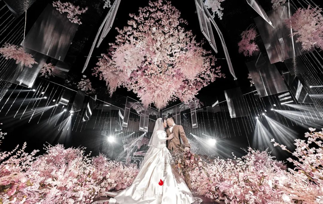 准新娘挑婚纱视频,教你选婚纱照