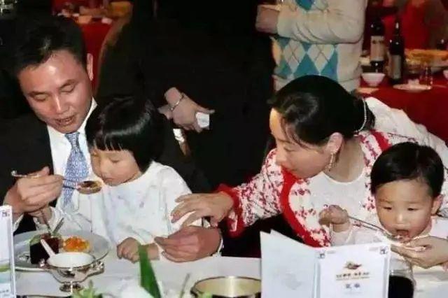 从住地下室的小贩到中国首富，黄光裕的财富之路，怎样炼成？