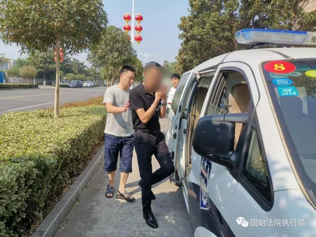 执行干警连日奋战加班加点,执行干警冒雨执结