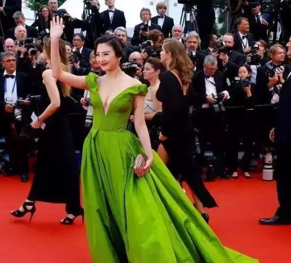 五万块戛纳红毯大礼包:接车、化妆、拍照一价全包！