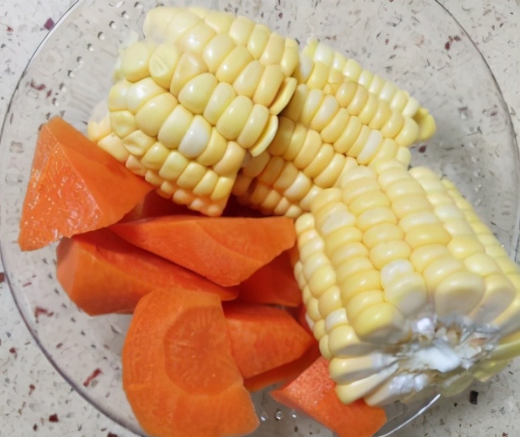 排骨切记不可直接焯水多加这2步,排骨焯水浮沫去不干净