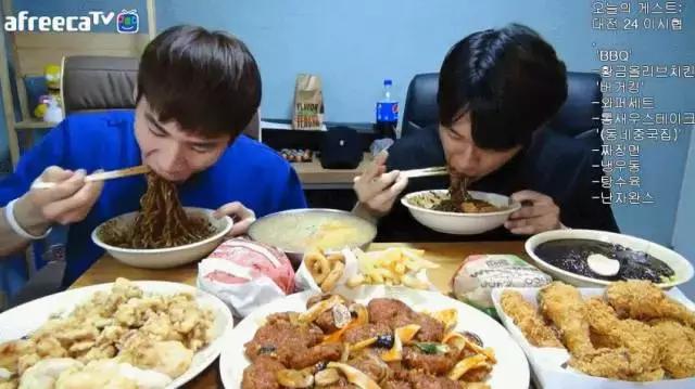 拿命在吃！吃完催吐！如果给你100万，你愿不愿意做吃播？