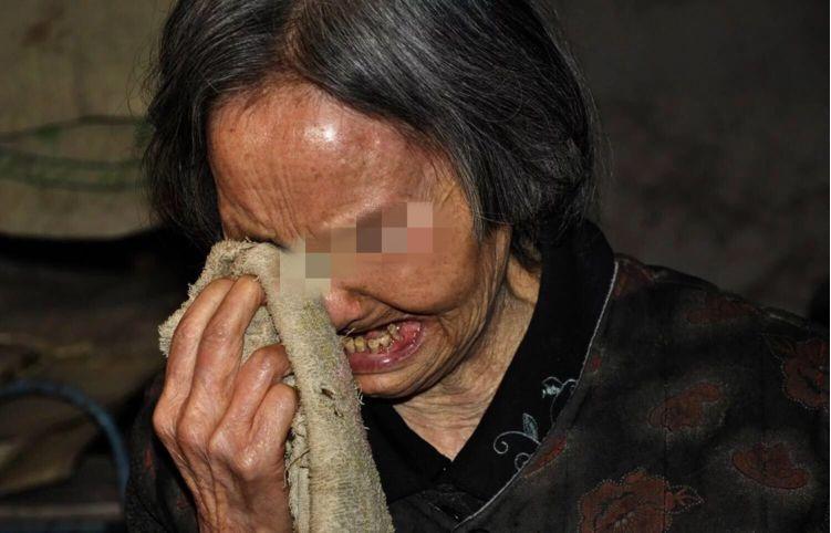 单独碰一根220v火线会触电吗,人触碰220伏火线会被电么