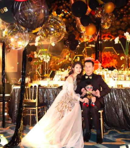 安以轩收70万元钻石项链庆结婚三周年，网友：大S又要哭倒在厕所