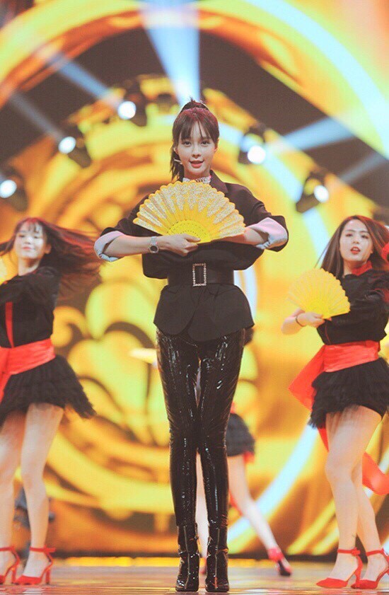 沈梦辰穿搭黑色短靴图,沈梦辰穿搭黑色短靴