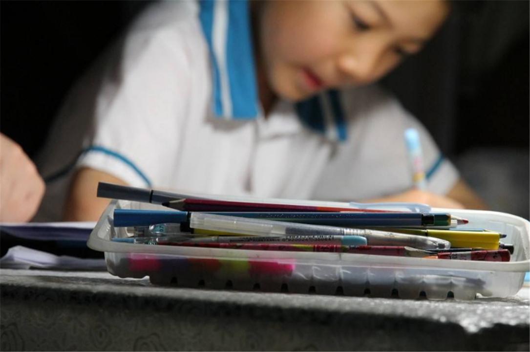 小学生被罚写检讨，每一句都真诚反省，细心老师却发现“端倪”