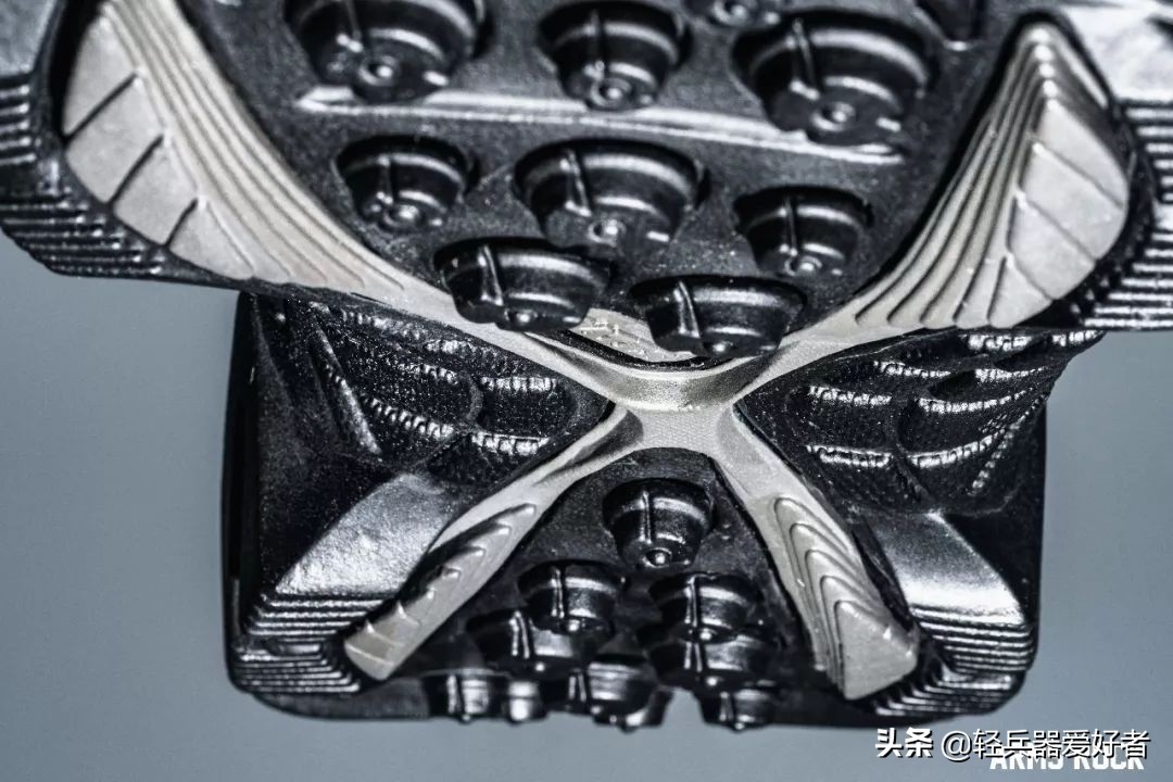 适合夏天穿的透气军靴,穿什么鞋雨天防滑最好