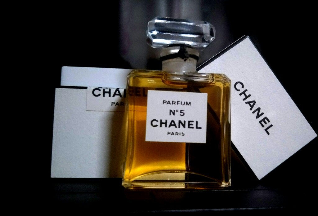 香奈儿5号香水值得入吗,小哥哥适合什么香水