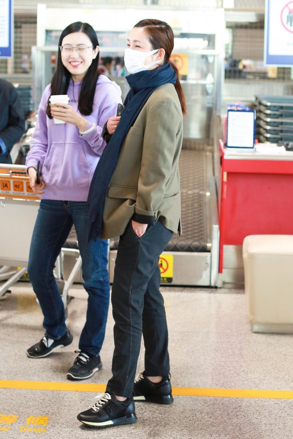 秦海璐胡先煦小辫子,41岁秦海璐现身机场