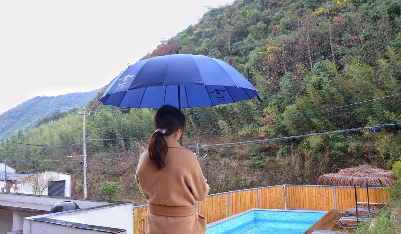 一座白楼，青山环绕，云卷雾舒～享受在莫干山野的娴静自由