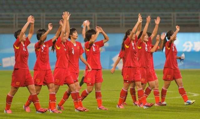 中国女足球员脱下球衣庆进球,中国女足进球脱球衣庆祝视频