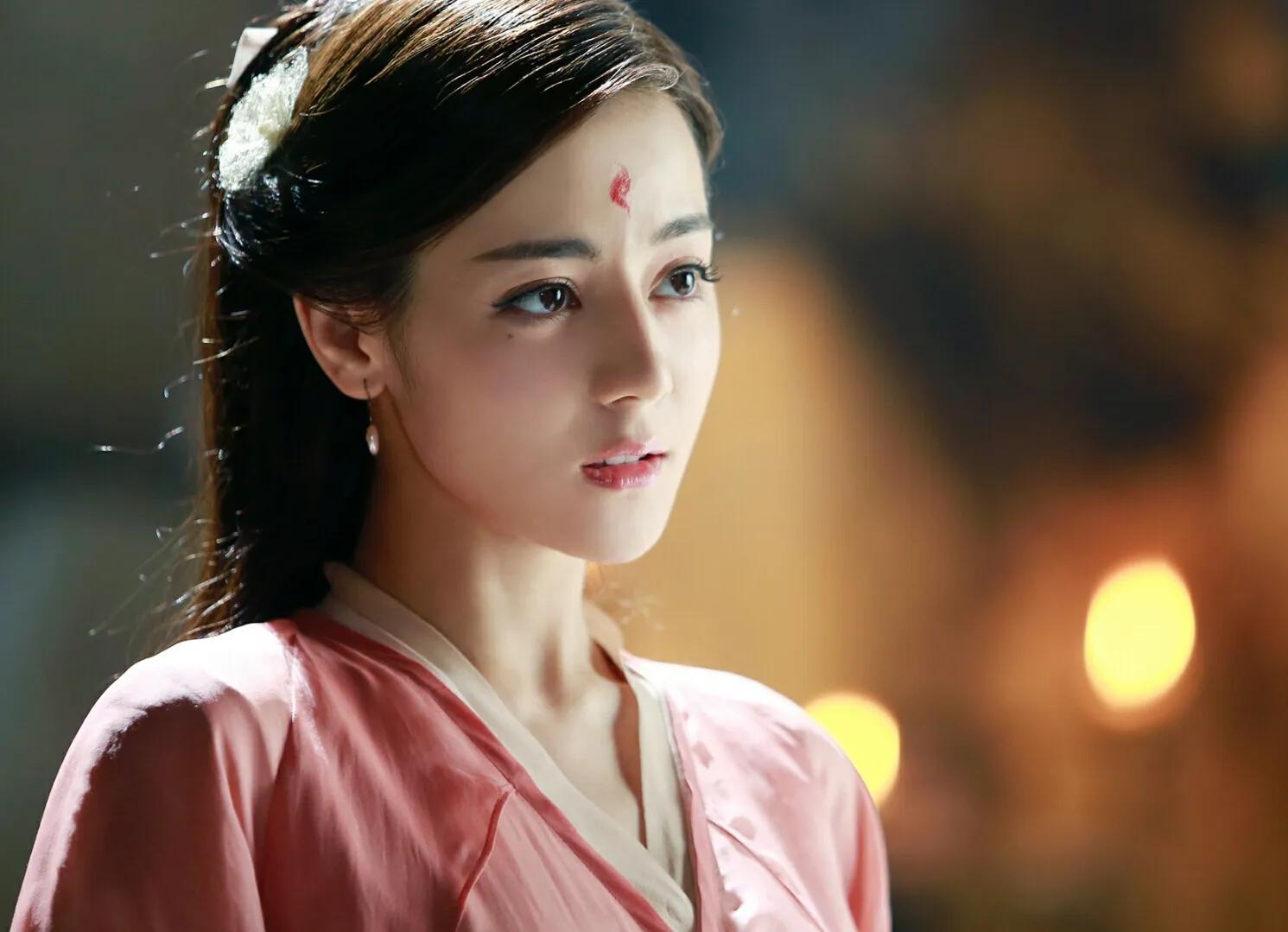 厚刘海和稀刘海哪个好看,厚刘海和八字刘海