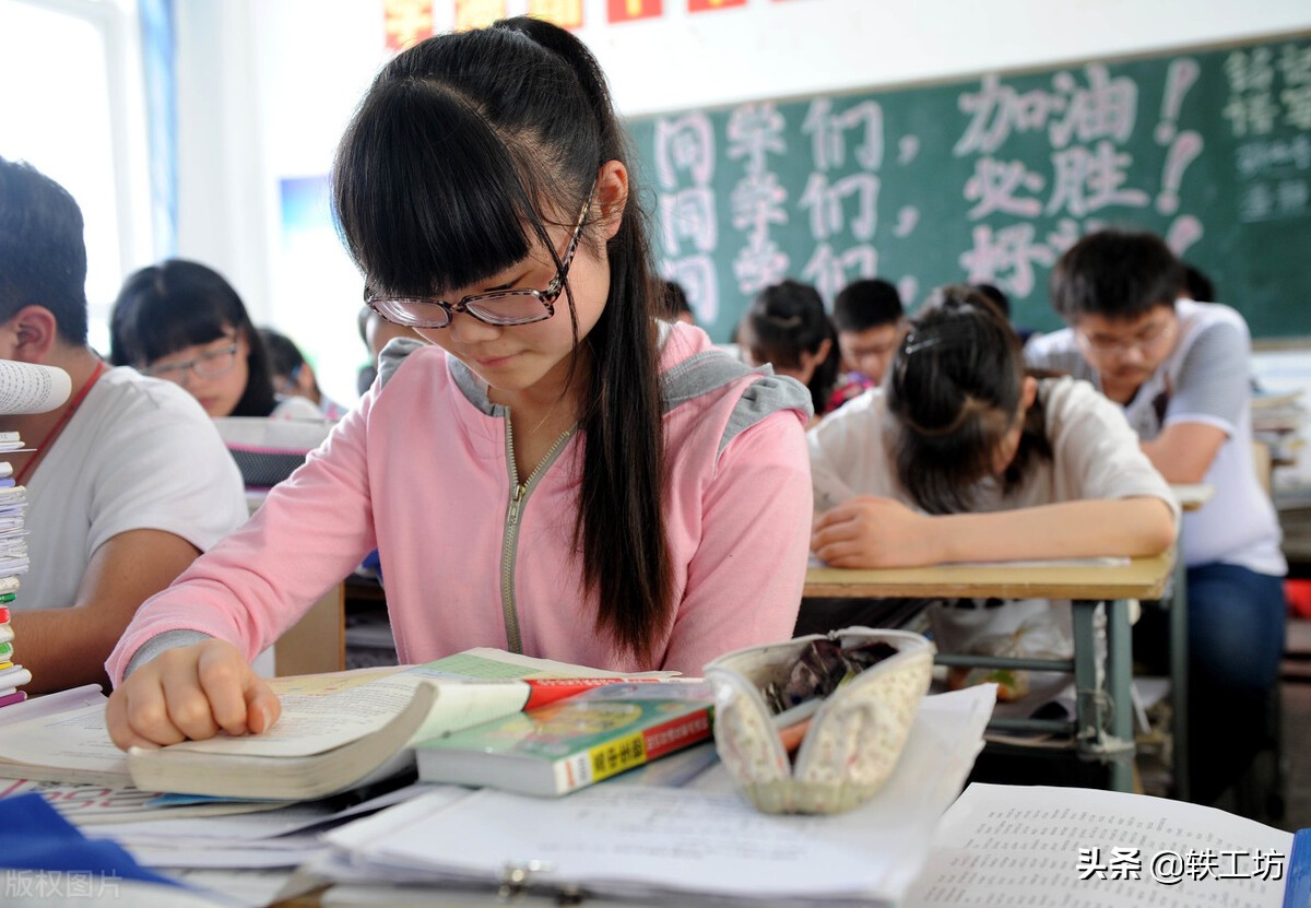 孩子说学习压力大厌学怎么疏导,男孩叛逆期时不学习厌学怎么办