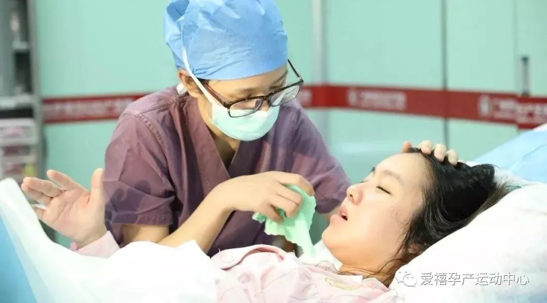 分娩直接剖还是顺转剖好,水下分娩会顺转剖吗