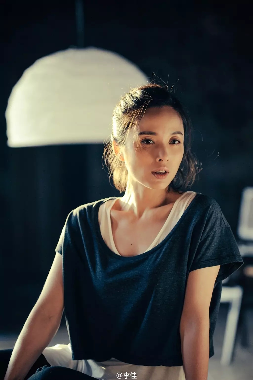 李佳多少岁嫁给靳东的,李佳结过几次婚