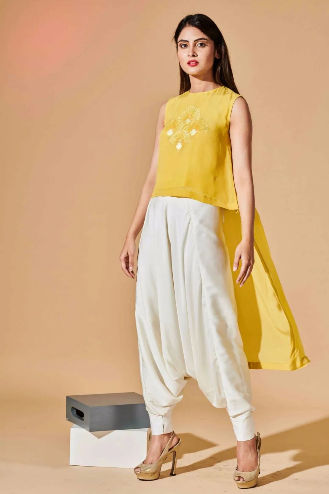 适合冬天穿的潮的裤子显腿长,适合粗腿穿的裤子推荐