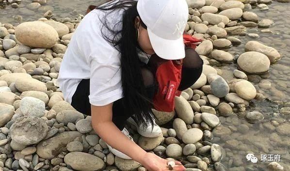 玩和田玉籽料的好处,玩玉石长寿吗