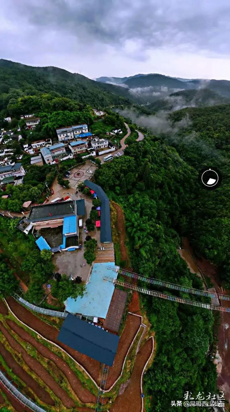 昆明近郊核桃箐村,核桃箐七彩稻田航拍