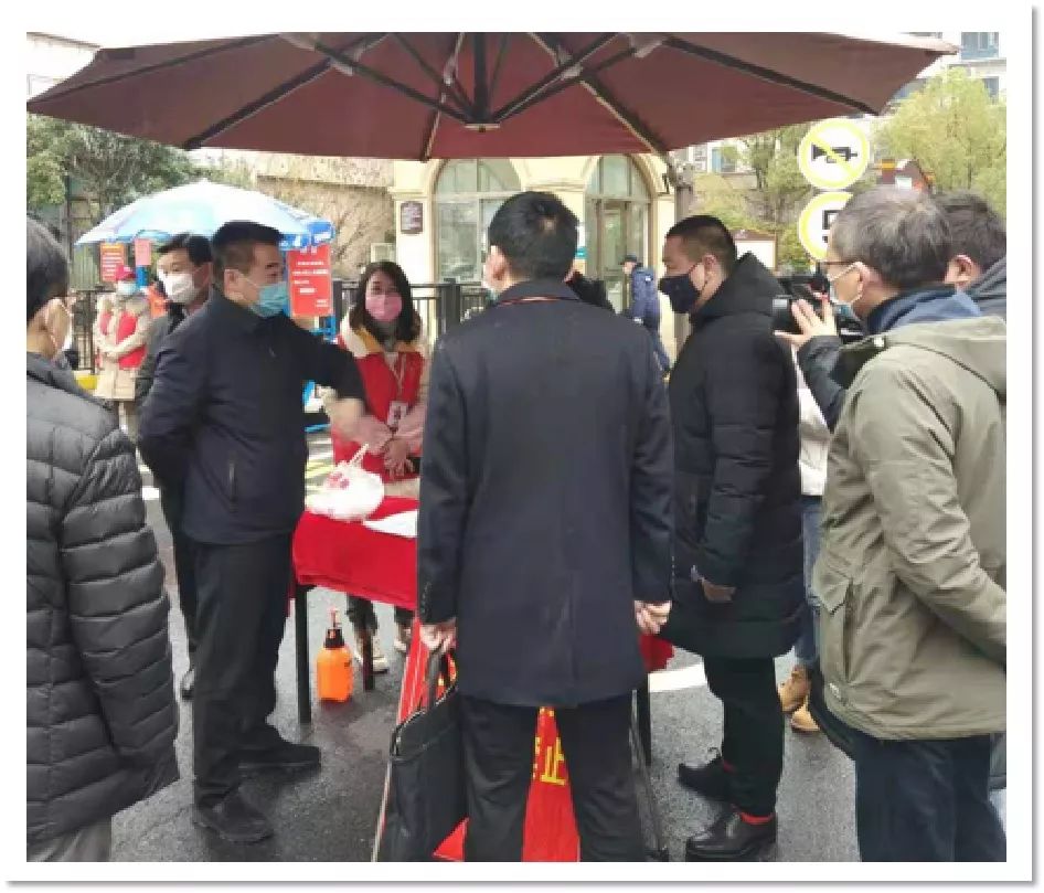 抗击疫情致敬最美物业人照片,抗击疫情致敬逆行中的最美物业人