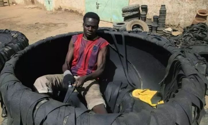 你的废旧轮胎去了哪里？可能被非洲同胞们穿在脚上了