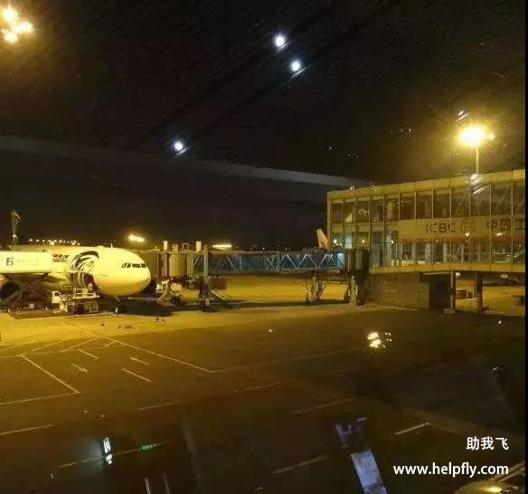 为什么不建议夜间坐飞机,为什么晚上飞机不能飞