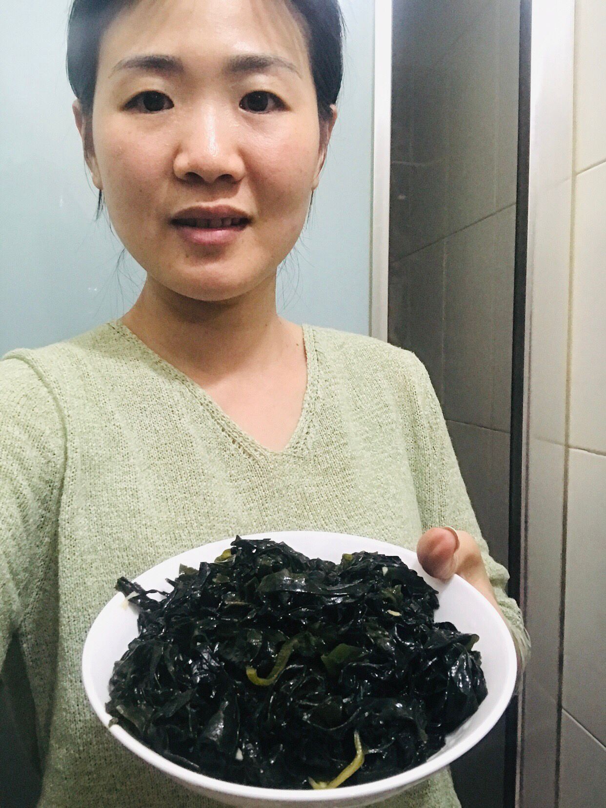 海洋特产螺旋藻怎么做好吃,深海螺旋藻凉拌怎么做