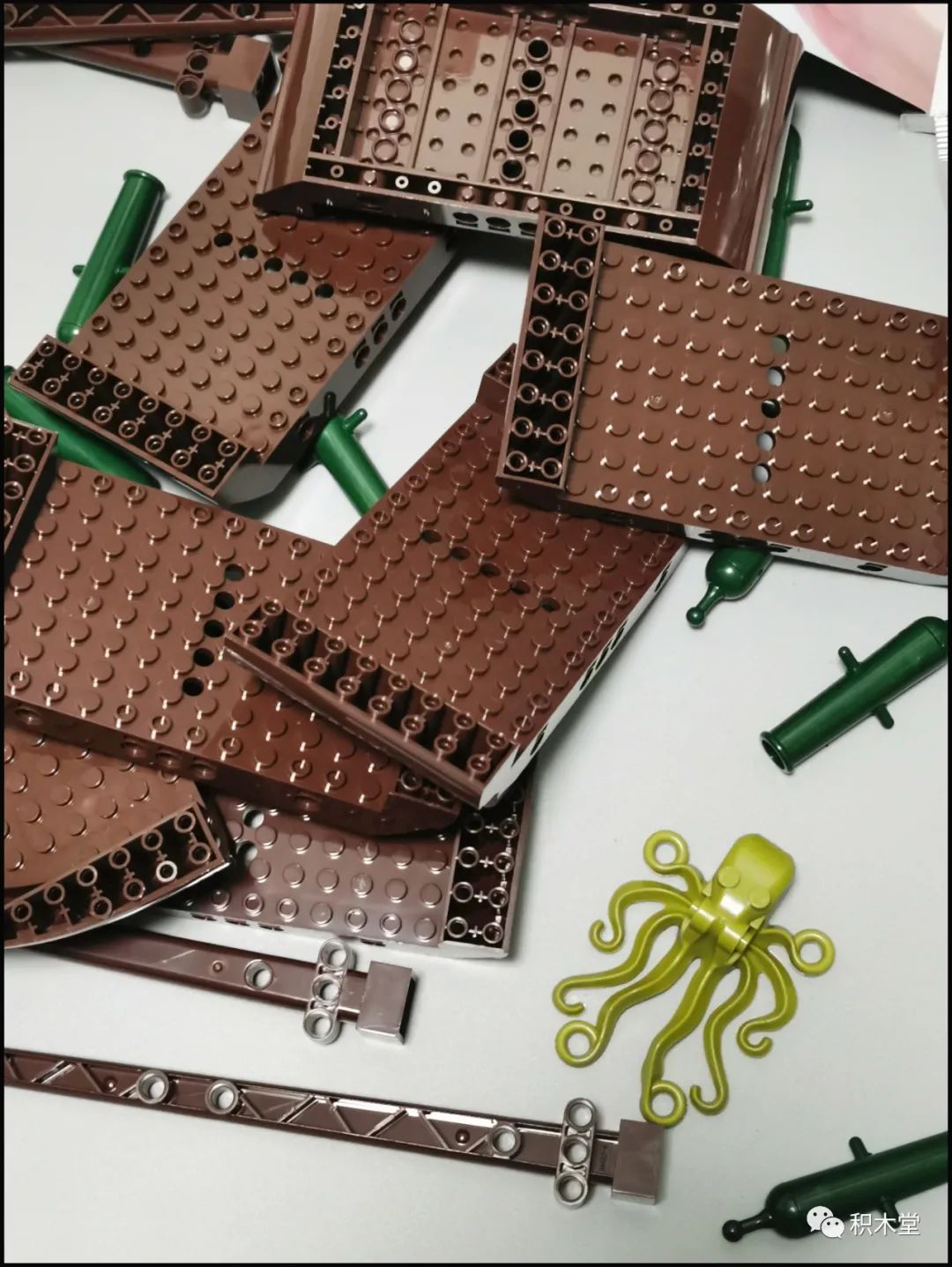 飞翔的荷兰人号为什么能潜水 (鬼船和飞翔的荷兰人号哪个更牛)