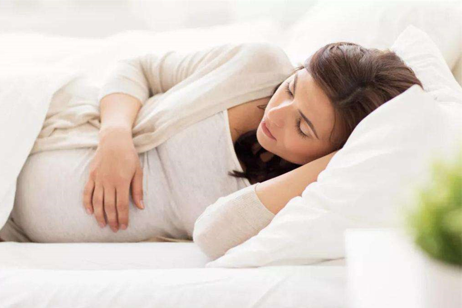 同房之后，若女性这两个部位感觉疼痛，多半是怀孕的征兆