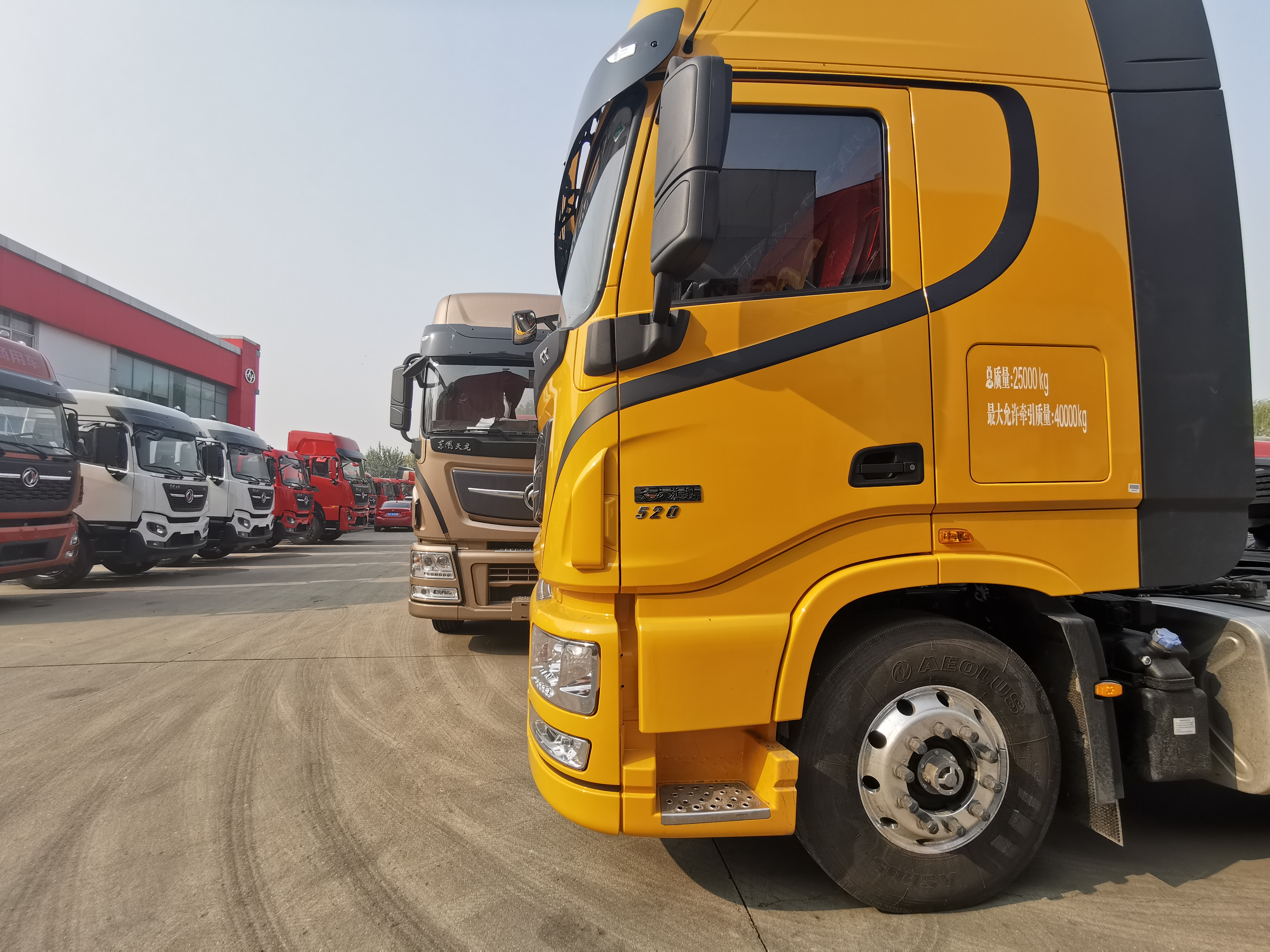 20年东风天龙新启航520重型牵引车,卡车大黄蜂