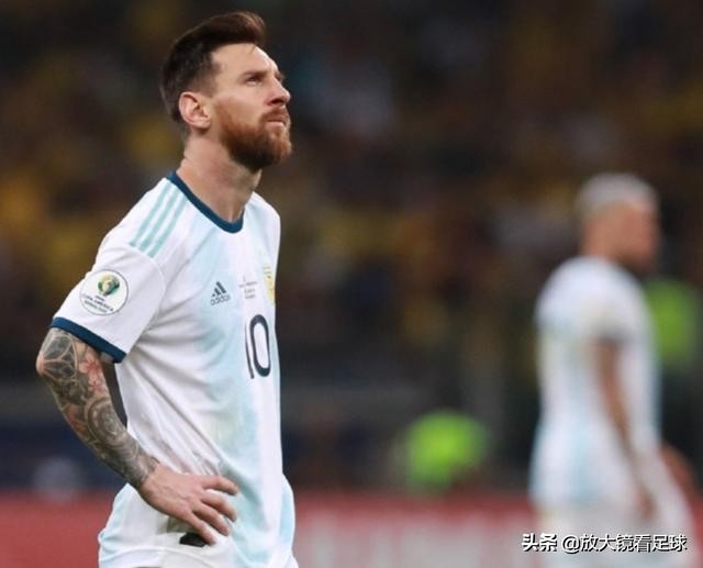 梅西抨击当值主裁判,裁判给梅西黄牌梅西进球回应