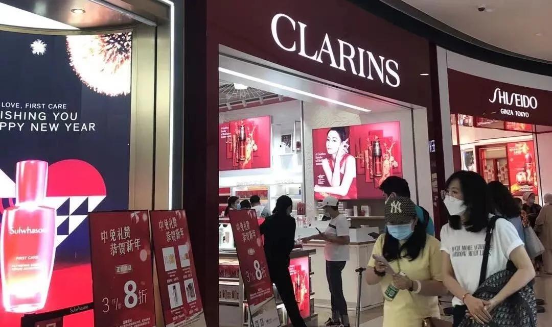 你逛免税店的样子像极了十年前逛两元店