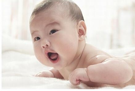 为什么宝宝爱吐奶,宝宝吐奶原因如何避免宝宝吐奶