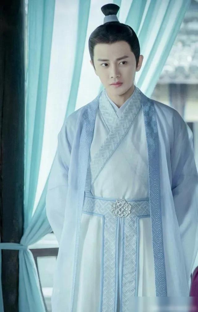 厚刘海遮挡脸型,厚刘海遮住眼睛