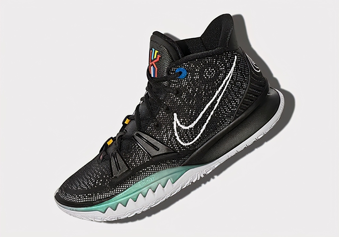 nba欧文7黑白上脚,欧文上脚欧文7全部配色全身照