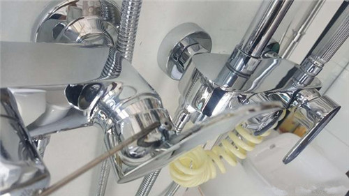 淋浴的开关氧化漏水怎么修补,淋浴开关怎么安装不漏水