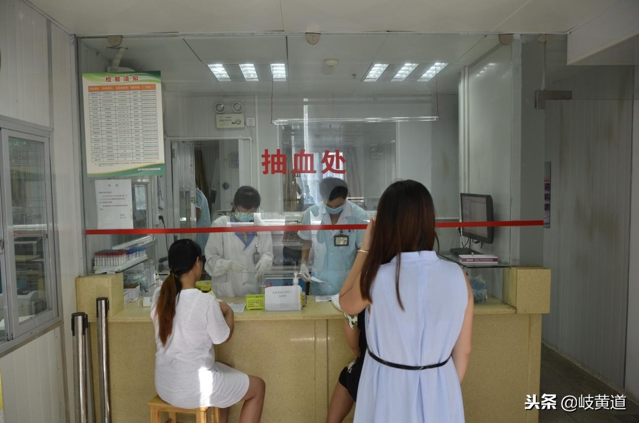 小便急、次数多，伴有疼痛，或与1种微小生物有关