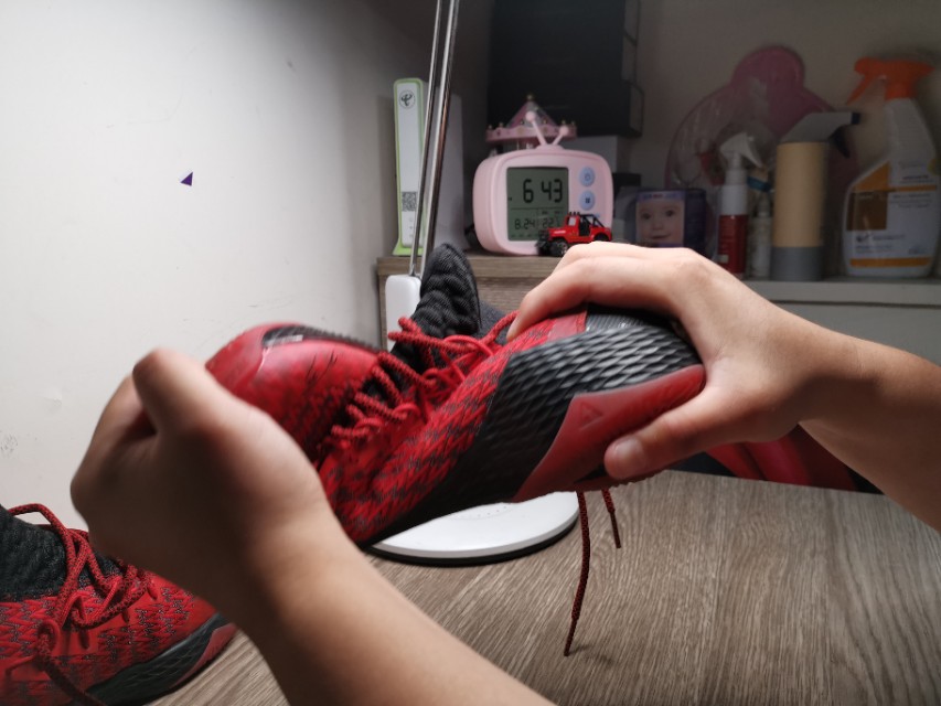 一分钱一分货，便宜也掩盖不了缺陷。匹克闪电路威战靴实战评测。