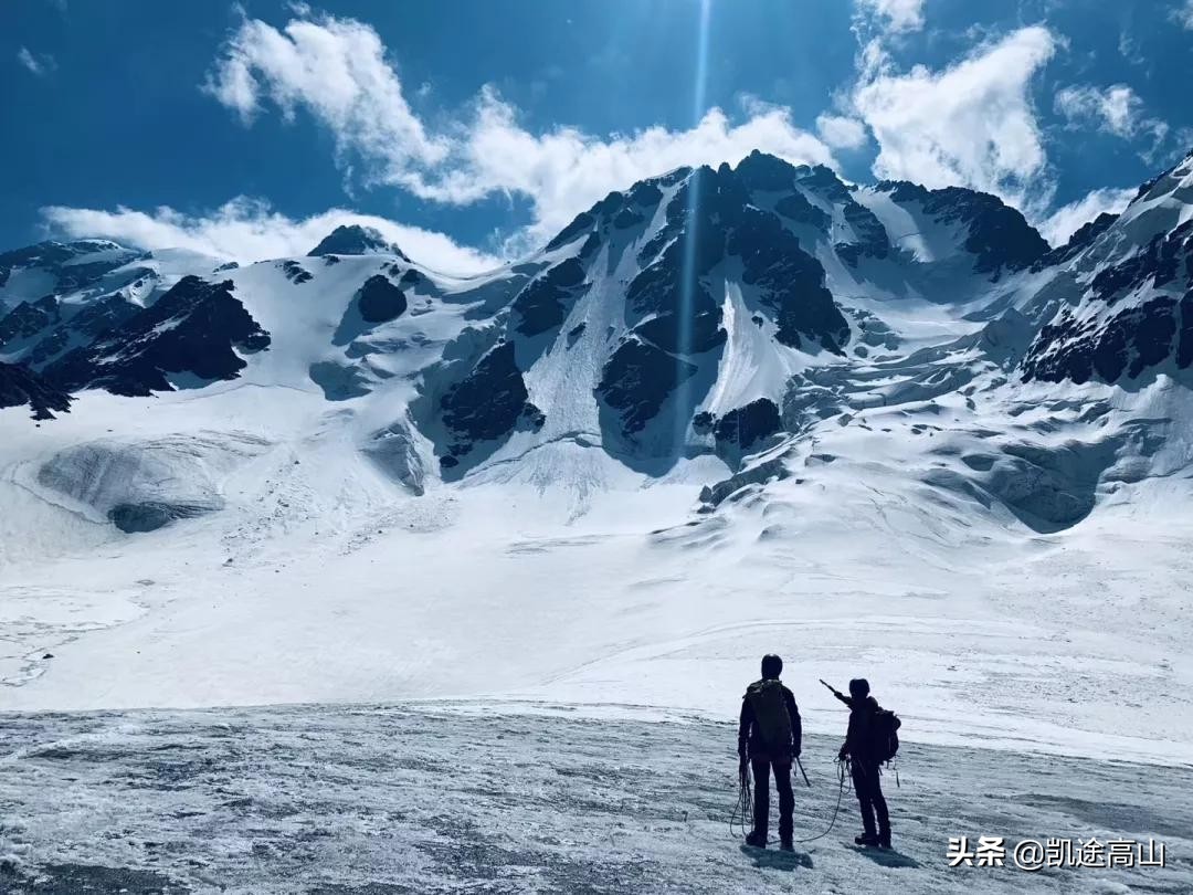 那一年，他们滑坠到人生的谷底：两名登山者和两部电影