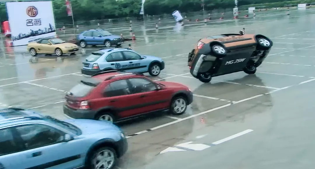 路虎揽胜广告植入,路虎最硬核广告